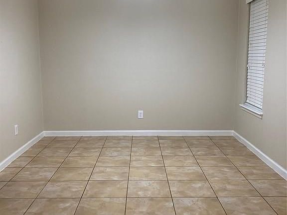 5th image of 16610 Forest Bend Ave