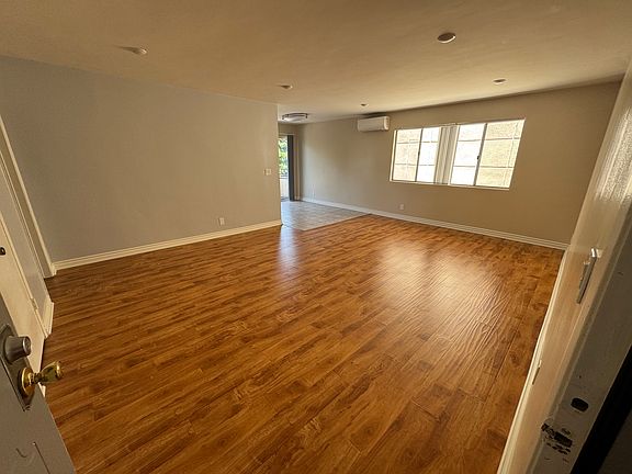 3rd image of 1040 N Laurel Ave APT 5