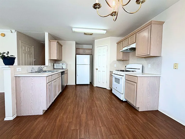 9011 Canton Park Ln — Photo 7
