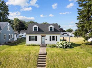 2737 Oak St, Bettendorf, IA