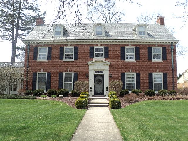 Grand 3 Story Revival