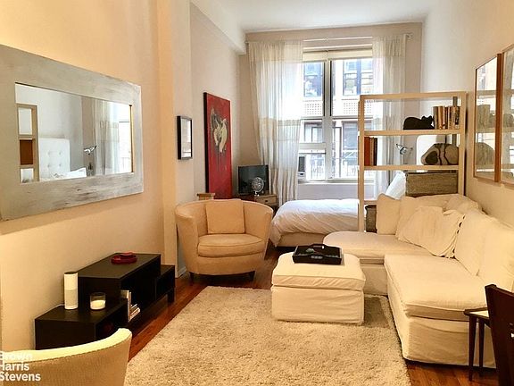 3rd image of 23 Waverly Pl APT 3M