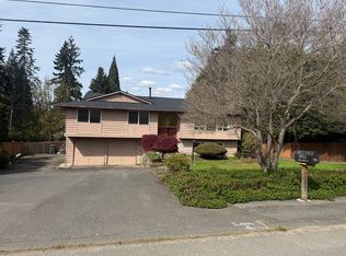 6822 NE 165th St, Kenmore, WA 98028