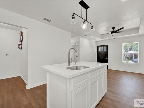 4th image of 670 W Durham Ave