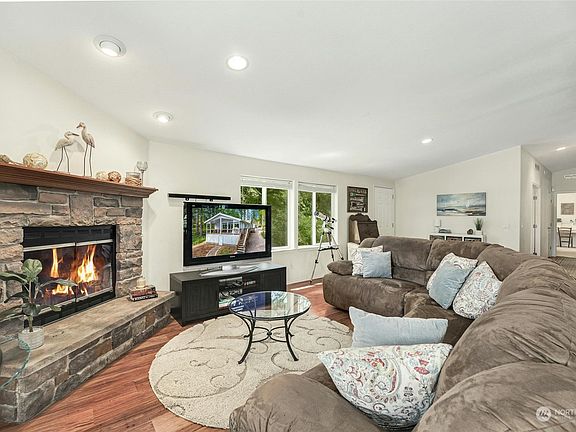 4th image of 5910 E Mason Lake Drive W
