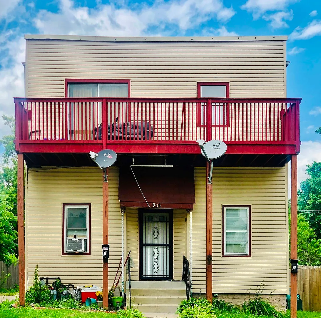 905 W Park Ave photo 1