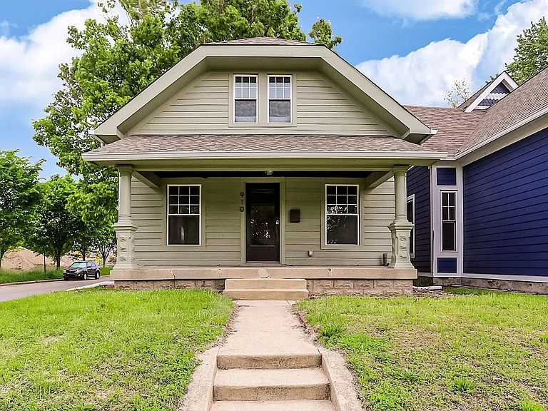 910 Sanders St — Photo 1