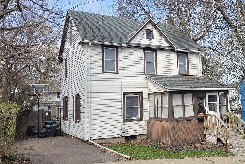 1061 Magee St photo 1