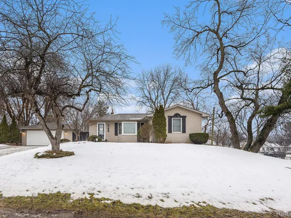 283 Perry St, Lake Orion, MI 48362