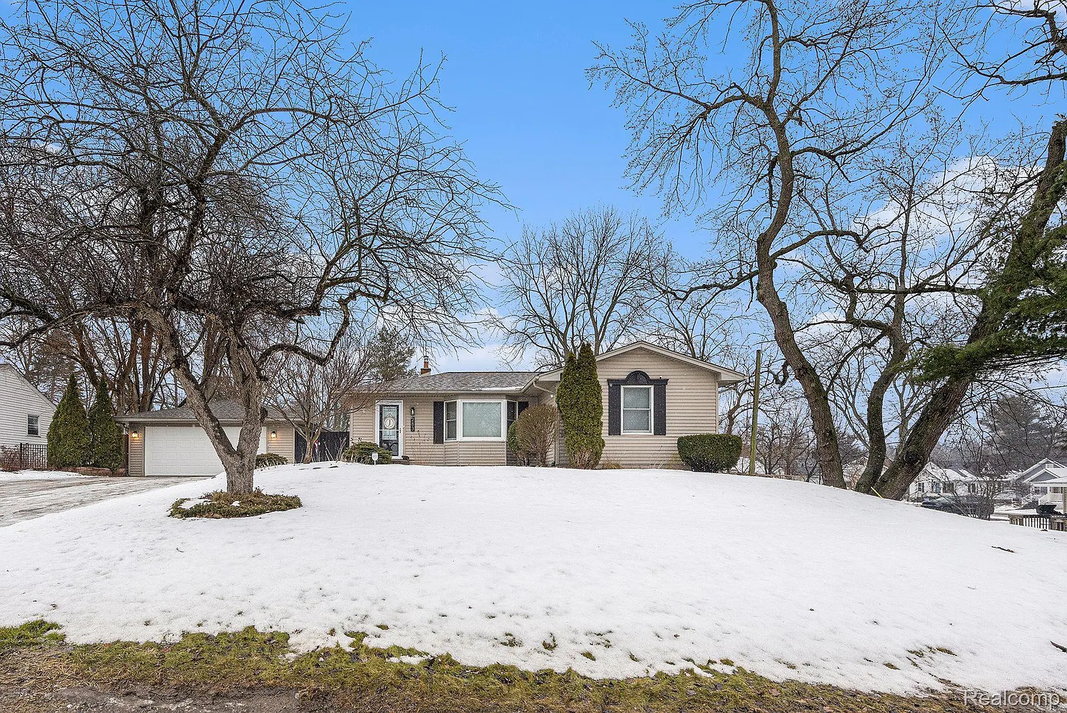 283 Perry St photo 1