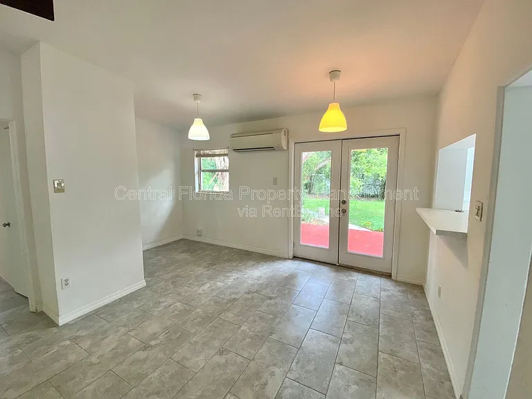 4030 Corrine Dr — Photo 5