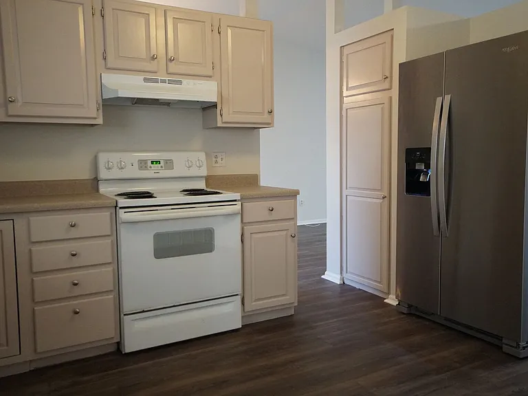 2205 Parliament Dr — Photo 10
