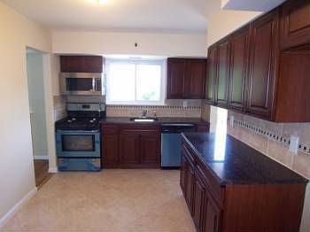 4th image of 3 Cheryl Ln W