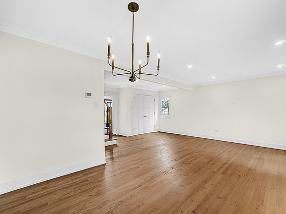 4th image of 17 Heatherwood Ct