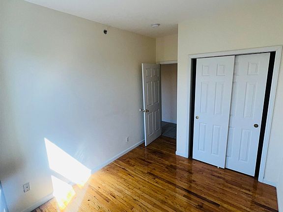 4th image of 250 S Orange Ave APT 7