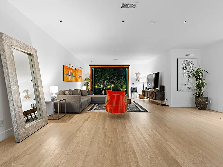 455 N Crescent Heights Blvd — Photo 7