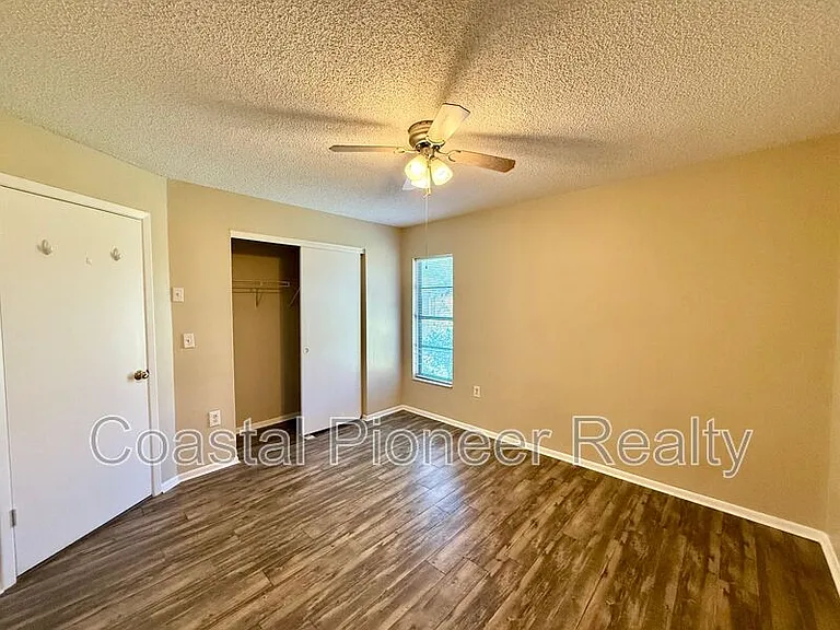 1301 Greenlea Dr — Photo 10