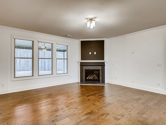 4th image of 315 Discovery Lake Dr