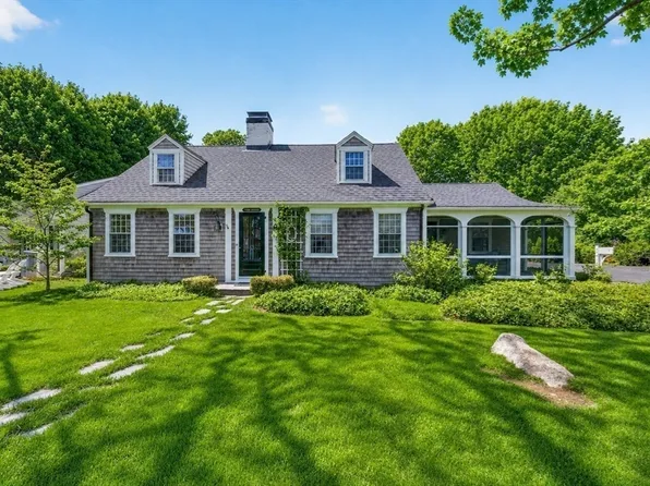 16 Prospect St, Dartmouth, MA 02748