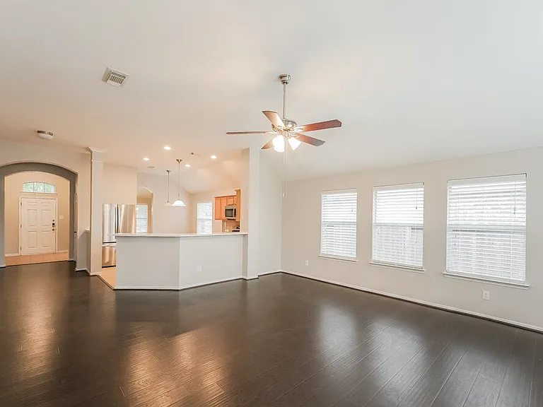 8011 Thorncroft Manor Ln — Photo 5