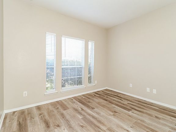 5th image of 1723 Country Crest Ln