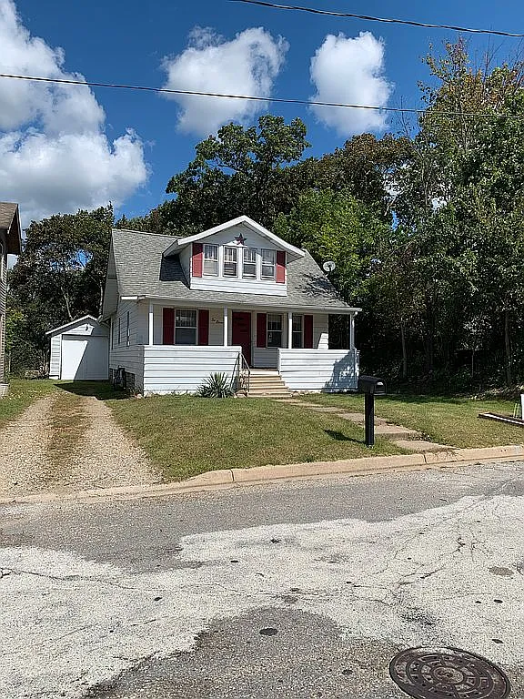611 Cliff St photo 1