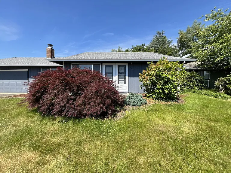 687 SE Barnes Ave — Photo 3