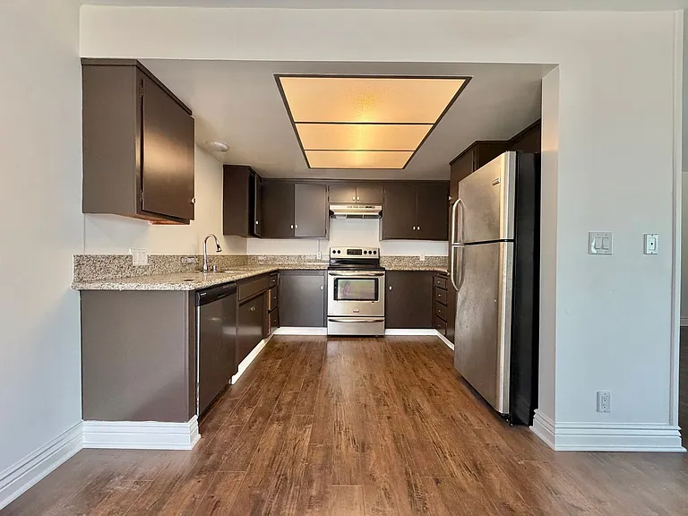 1100 Monterey Blvd — Photo 2
