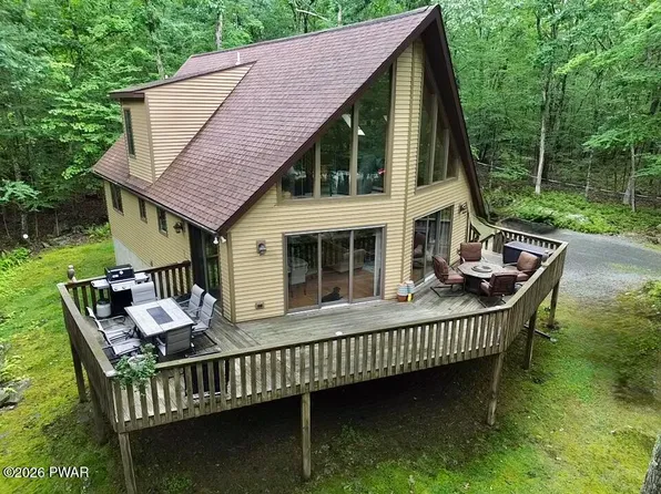 1036 Stone Crop Rd, Hawley, PA 18428