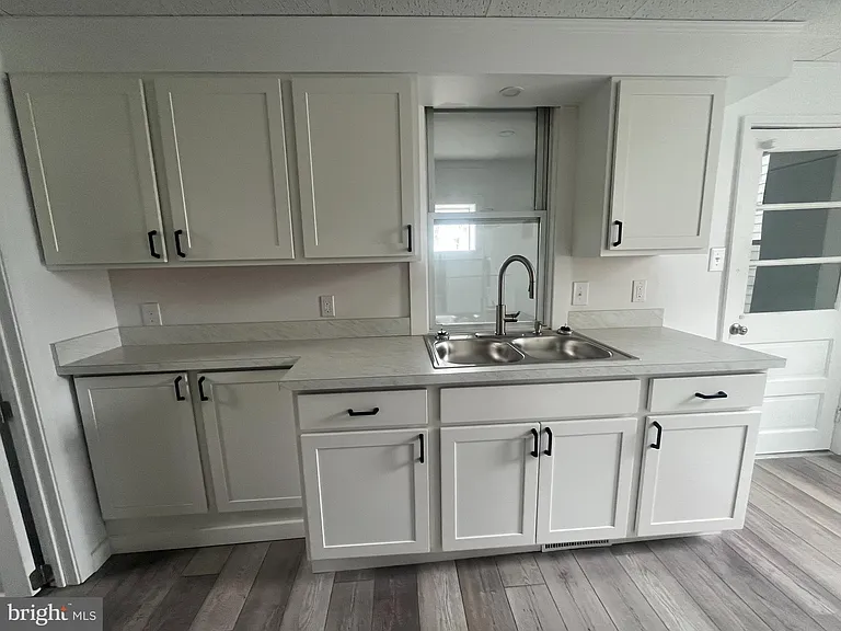 762 Broad St #B-1 — Photo 10