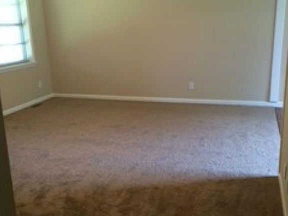 3rd image of 103 8th Ave NW