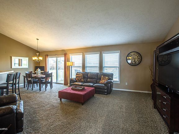 3rd image of 2029 Blackmountain Dr SE