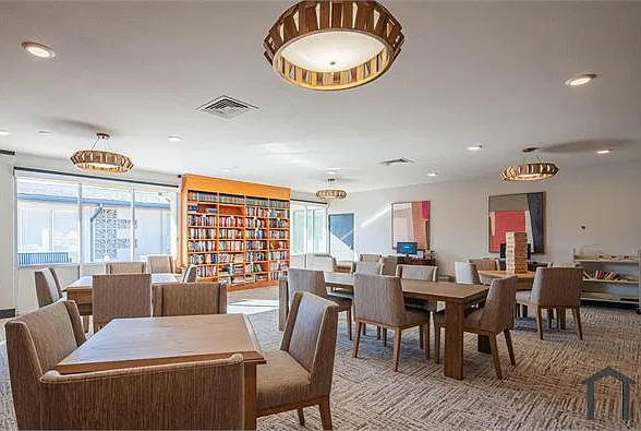 2 bed, 737 sqft, $1,165 — Photo 4