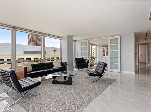 5th image of 340 W Diversey Pkwy APT 1416