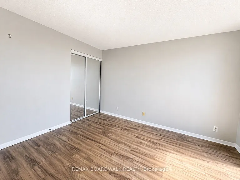35 Holland Ave #907 — Photo 19