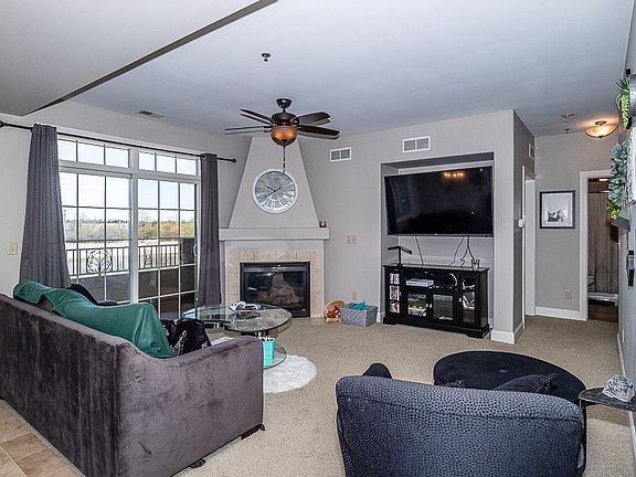 3rd image of 2912 N University Dr