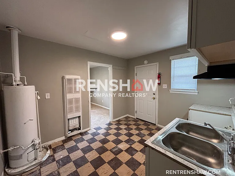 1840 Marjorie St — Photo 3