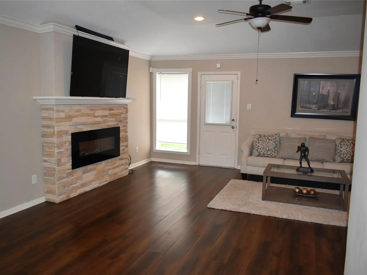 3 bed, 2.0 bath, 1384 sqft, $1,900 — Photo 4