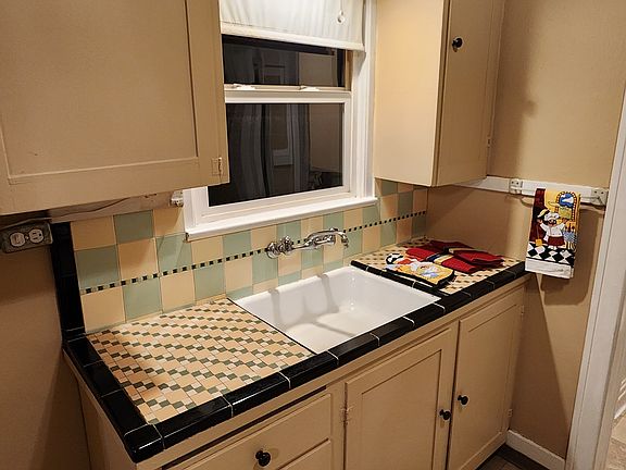 5th image of 1528 W 6th Ave #5