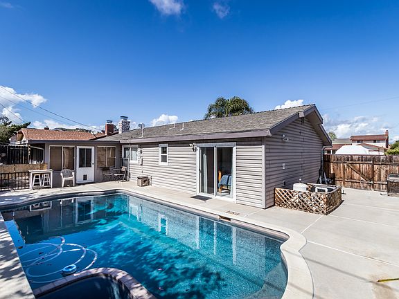 2nd image of 275 Pajaro Ave