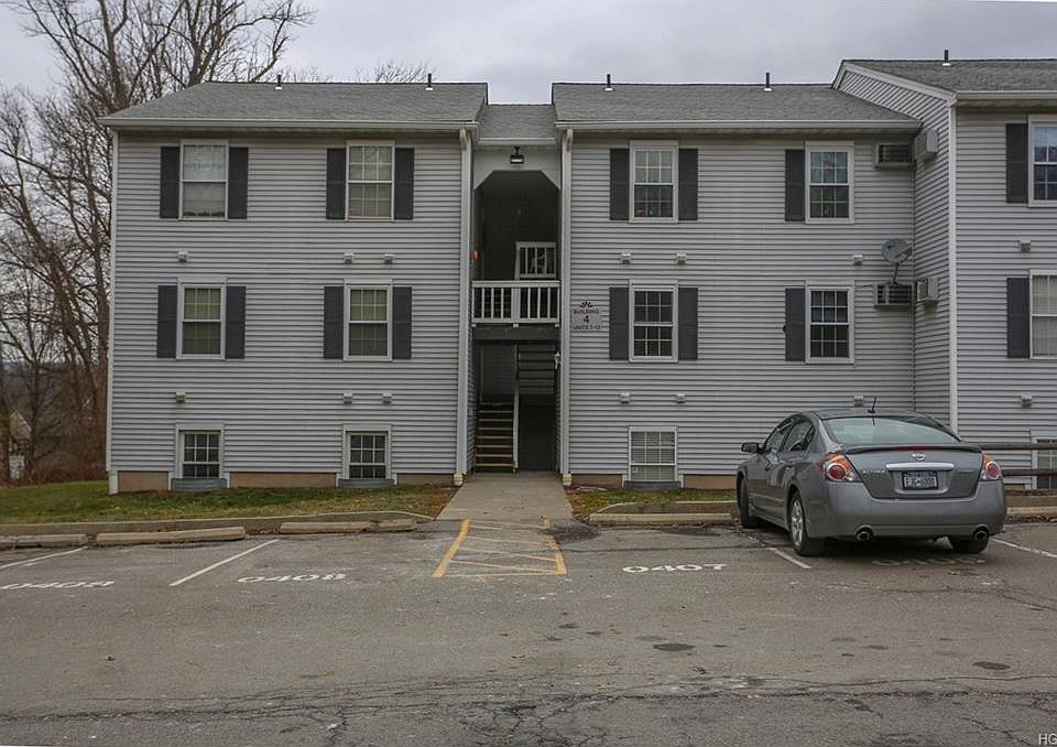 1st image of 4 Lexington Hl Unit 9