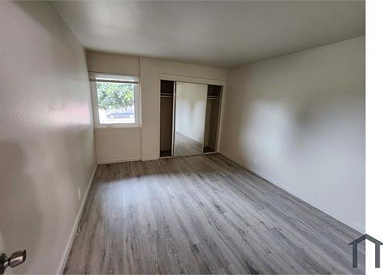 5th image of 110 Wilson Ave