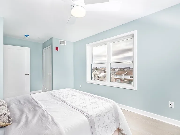 450 American Legion Hwy #304 — Photo 11