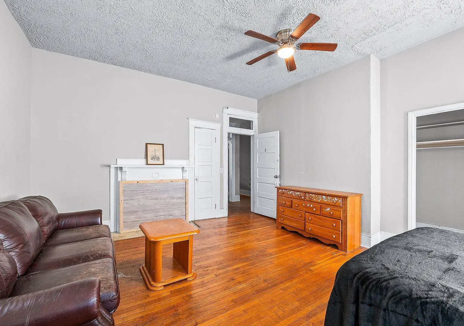 4 bed, 4.0 bath, 4100 sqft, $828 — Photo 2
