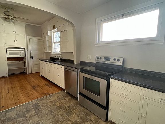 4th image of 418 S 27th St