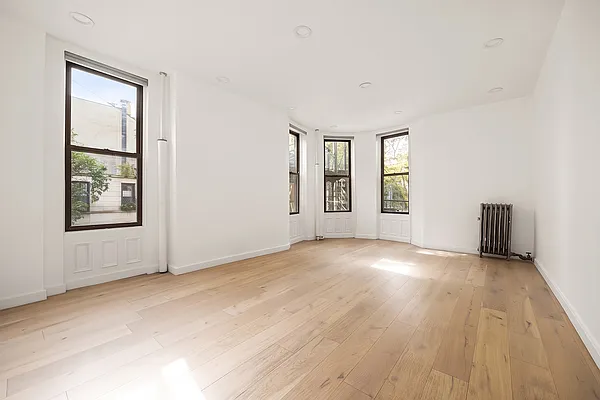 Living room, photo 1