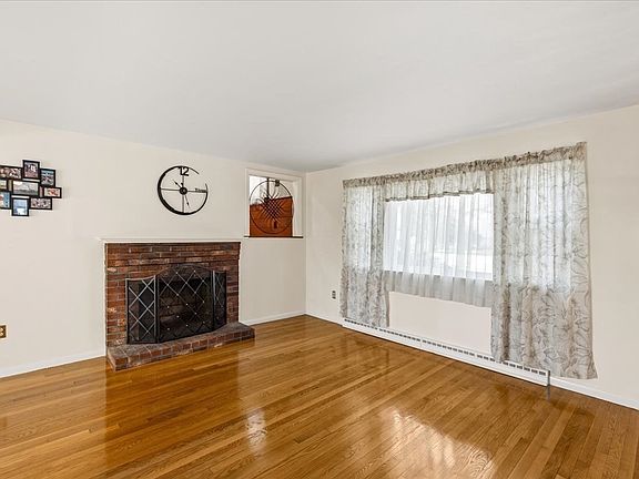 5th image of 528 Spring St