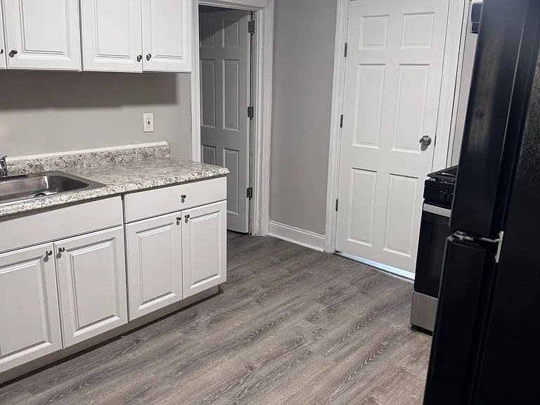 25 N Swan St #1 — Photo 2