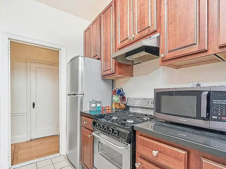78 Manhattan Ave #4B — Photo 4