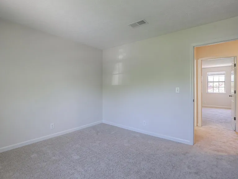 Brentwood Square Condominiums — Photo 15